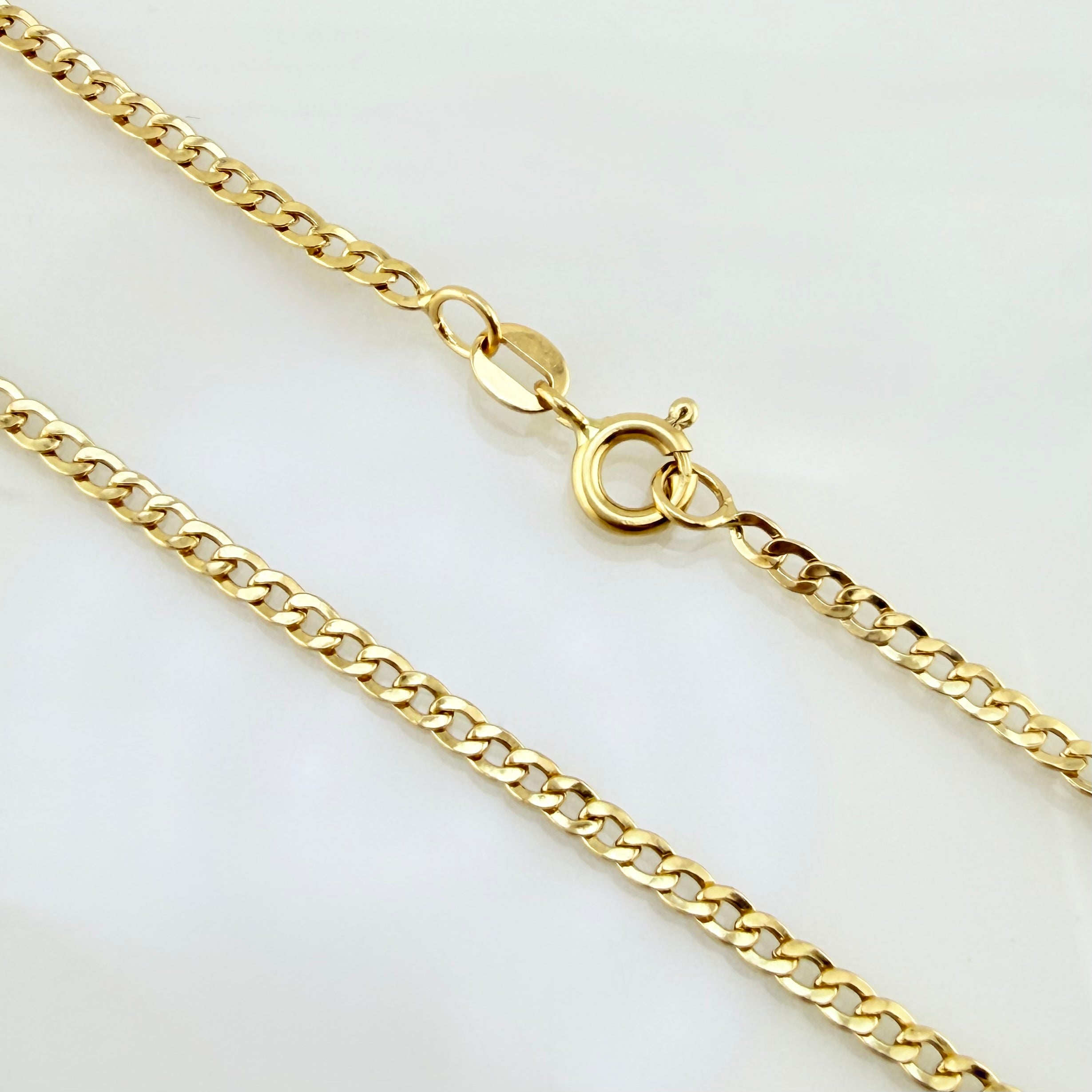 Cadena Cubana 2.9 g / 24 1/4 in / 2.4 mm Oro Amarillo 18K