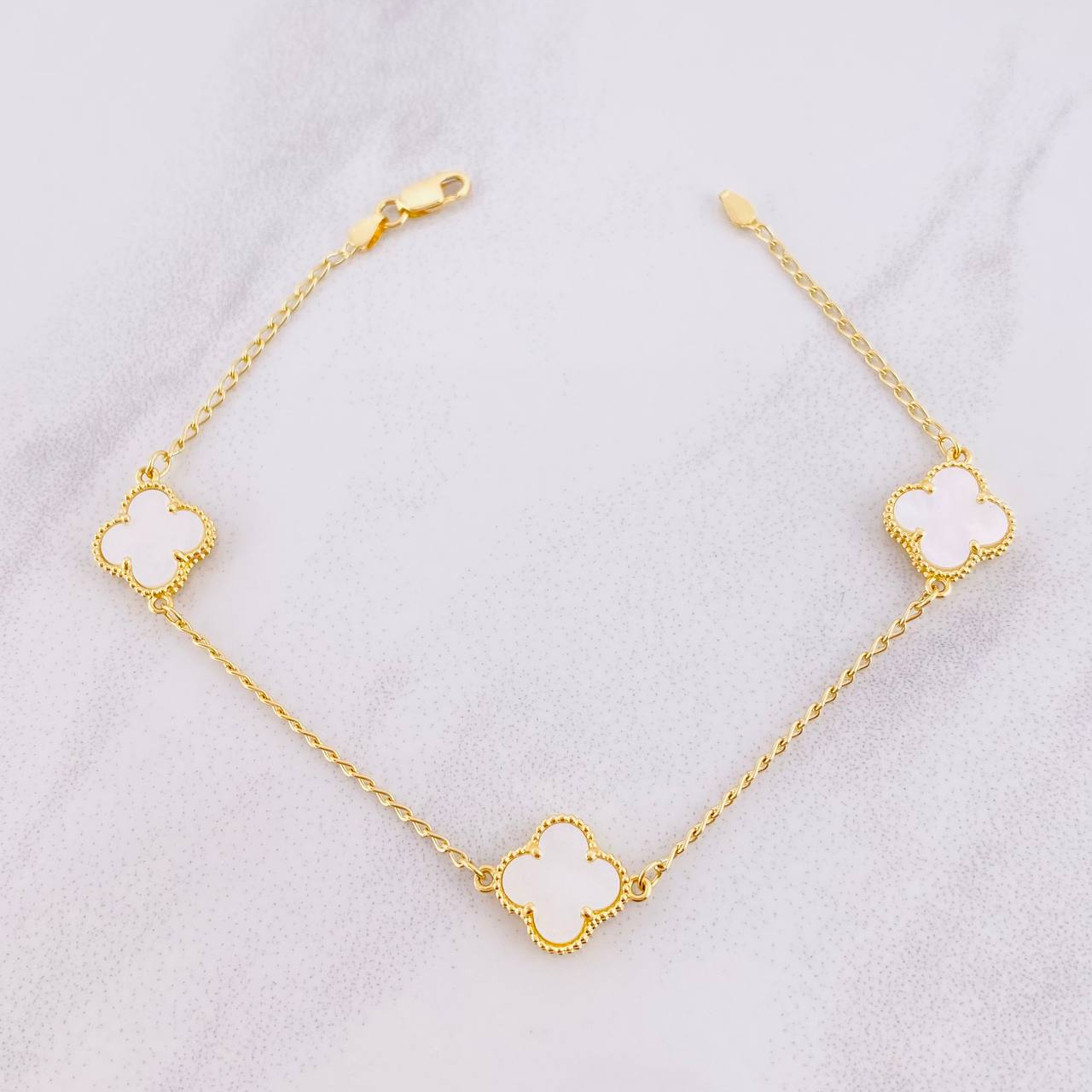Pulso Espiga Trébol Nácar 4.45g / 7 1/2 in / 1.5mm Oro Amarillo 18K