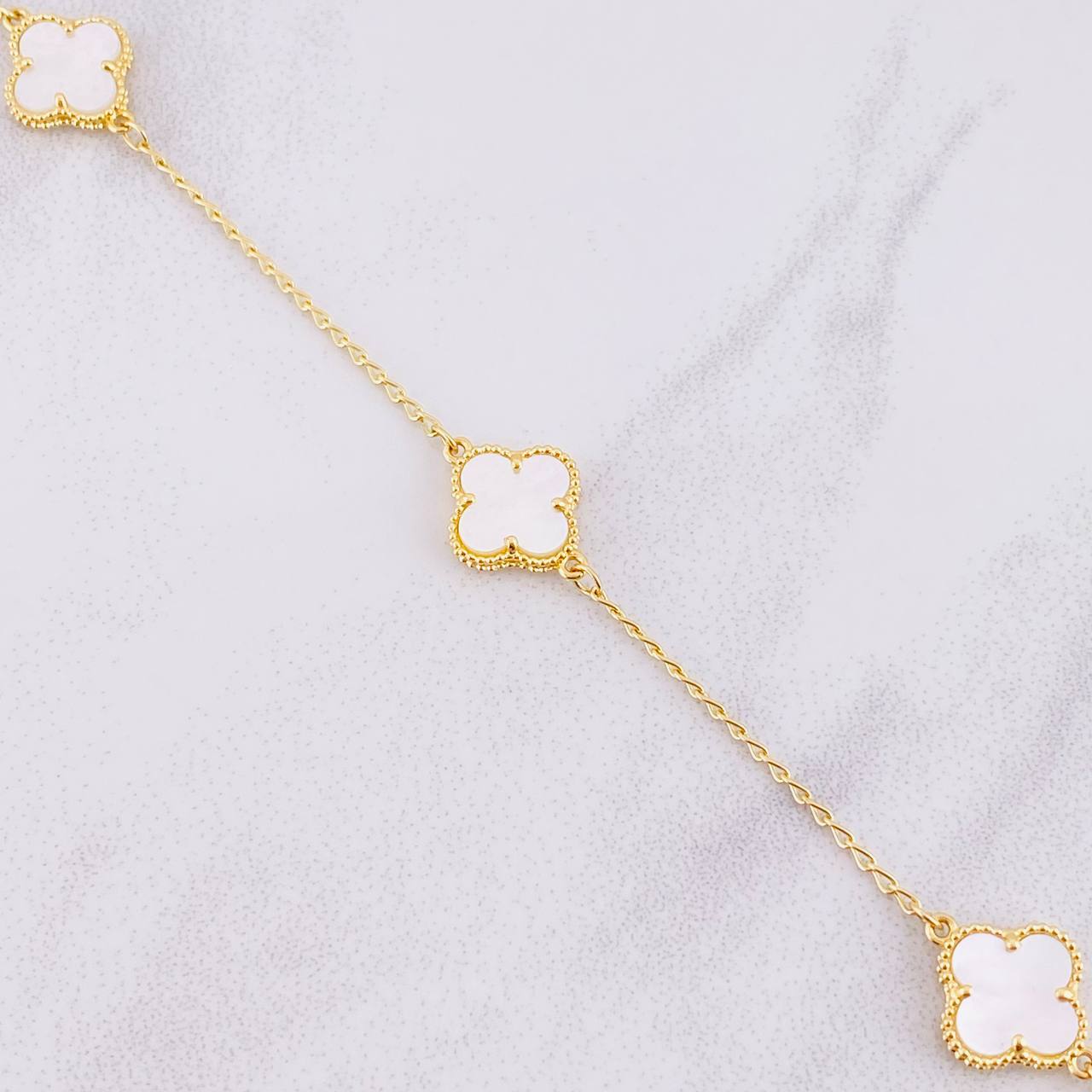 Bracelet Espiga Clover Mother-of-Pearl 4.55g / 8 1/4 in / 1.5mm 18K Yellow Gold