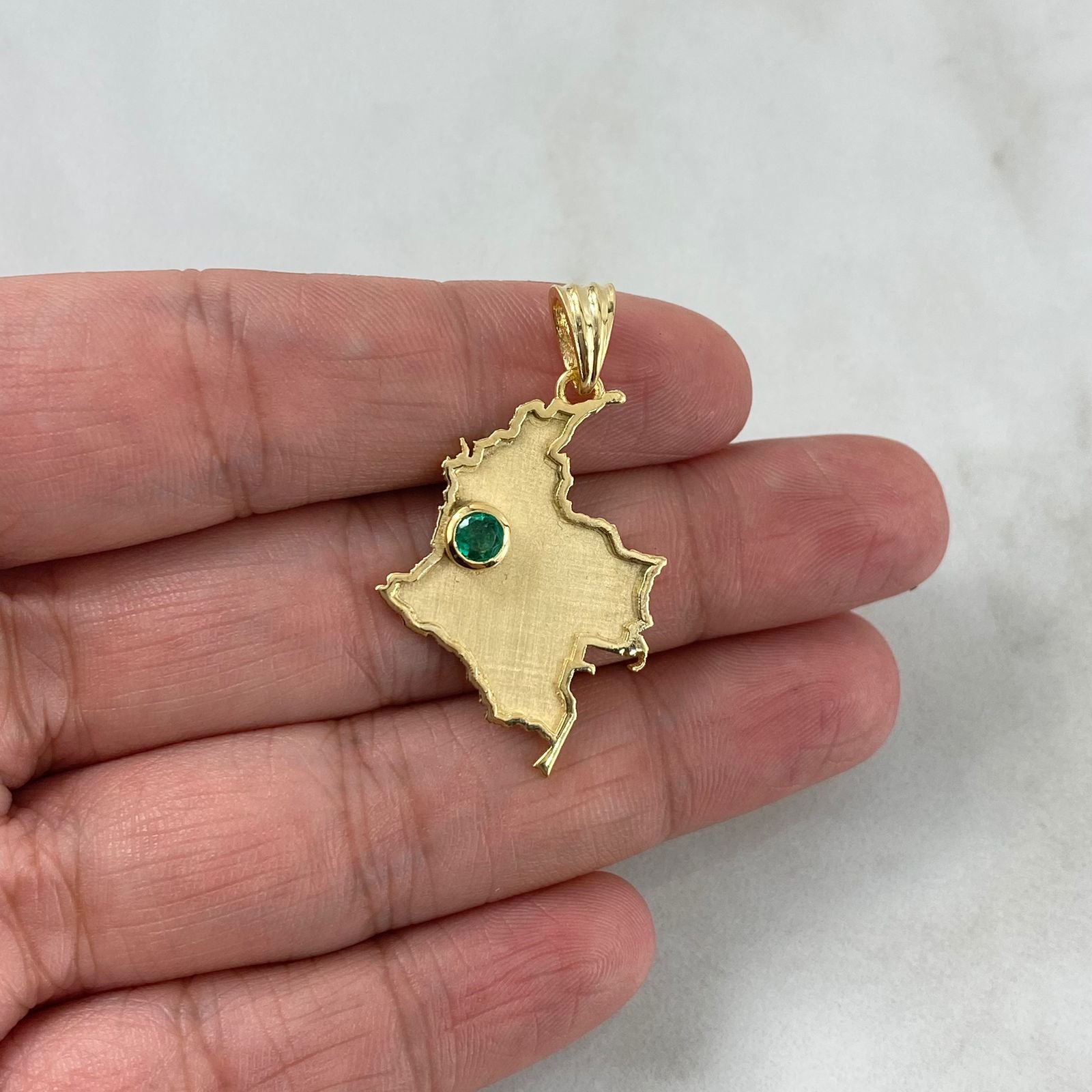 Custom Made to Order Pendant Colombia Map Matte 6gr / Yellow Gold