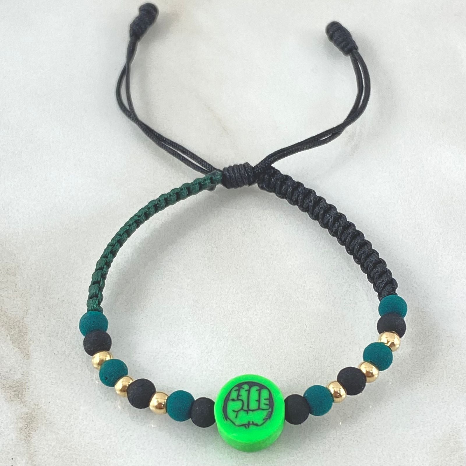 Pulsera Negra Puño Super Héroe 0.35gr / Oro 18K (A)