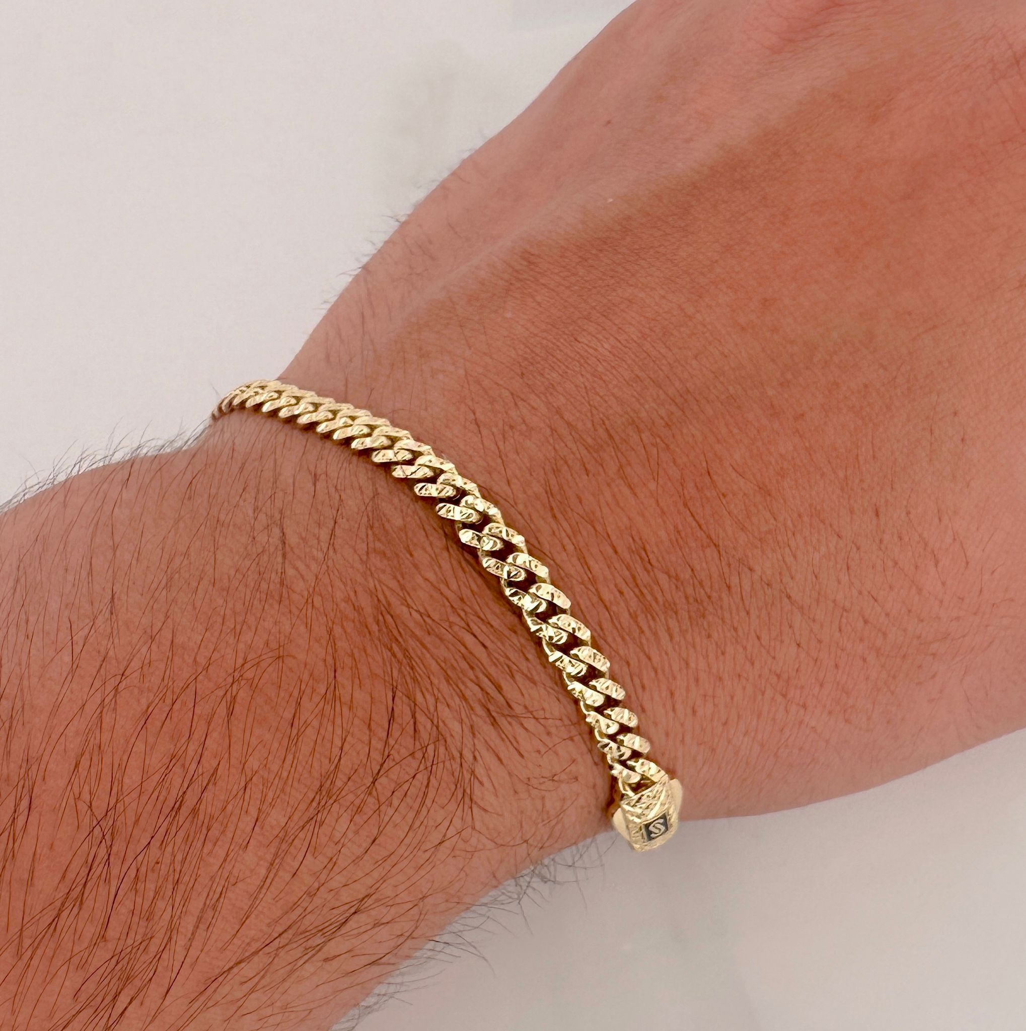 Cuban Links Bracelet Infinity 6.55gr / 7.2in / 18K Gold +4$