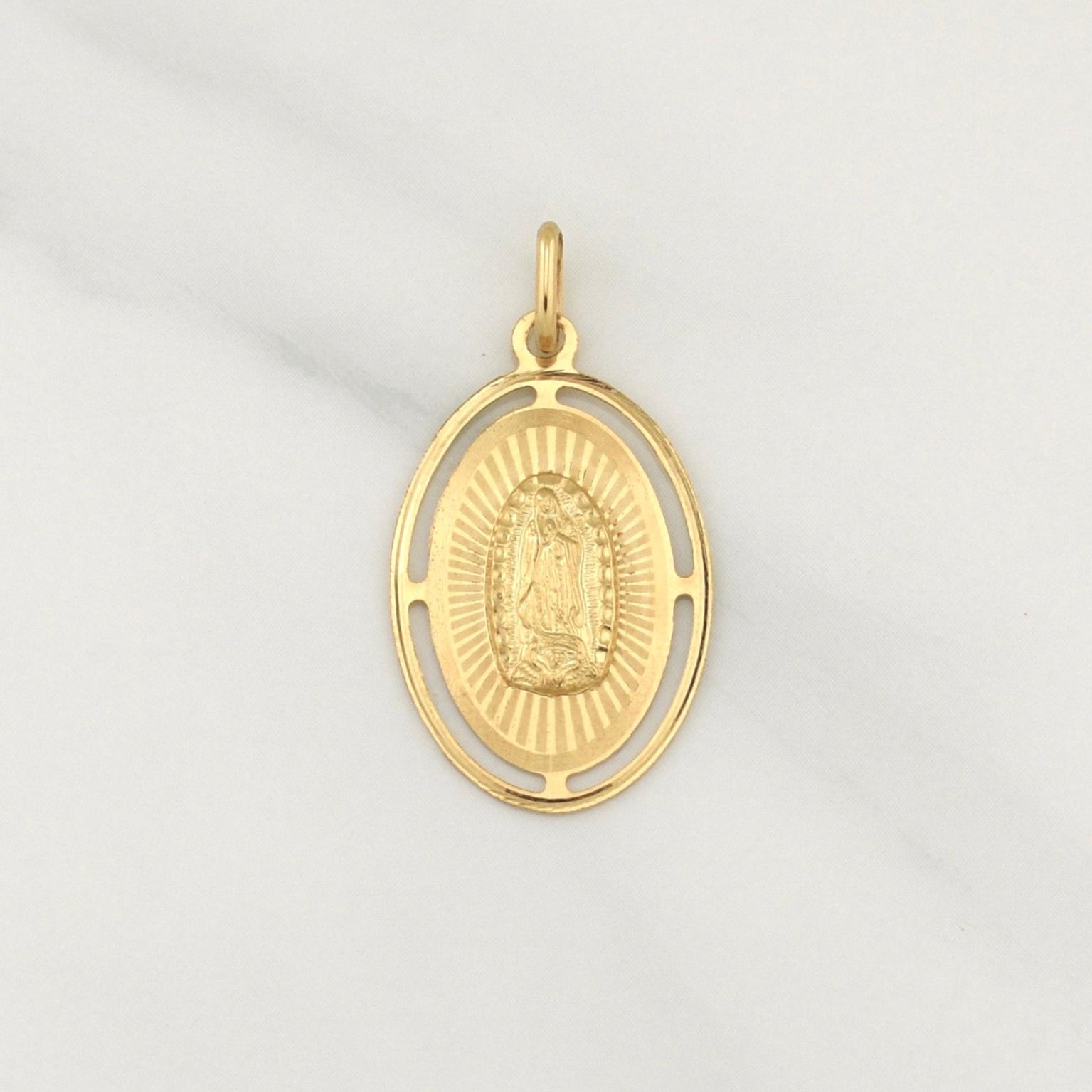 Dije Virgen Guadalupe 1.55gr / 1 1/4 in / Oro Amarillo +4 18K ©