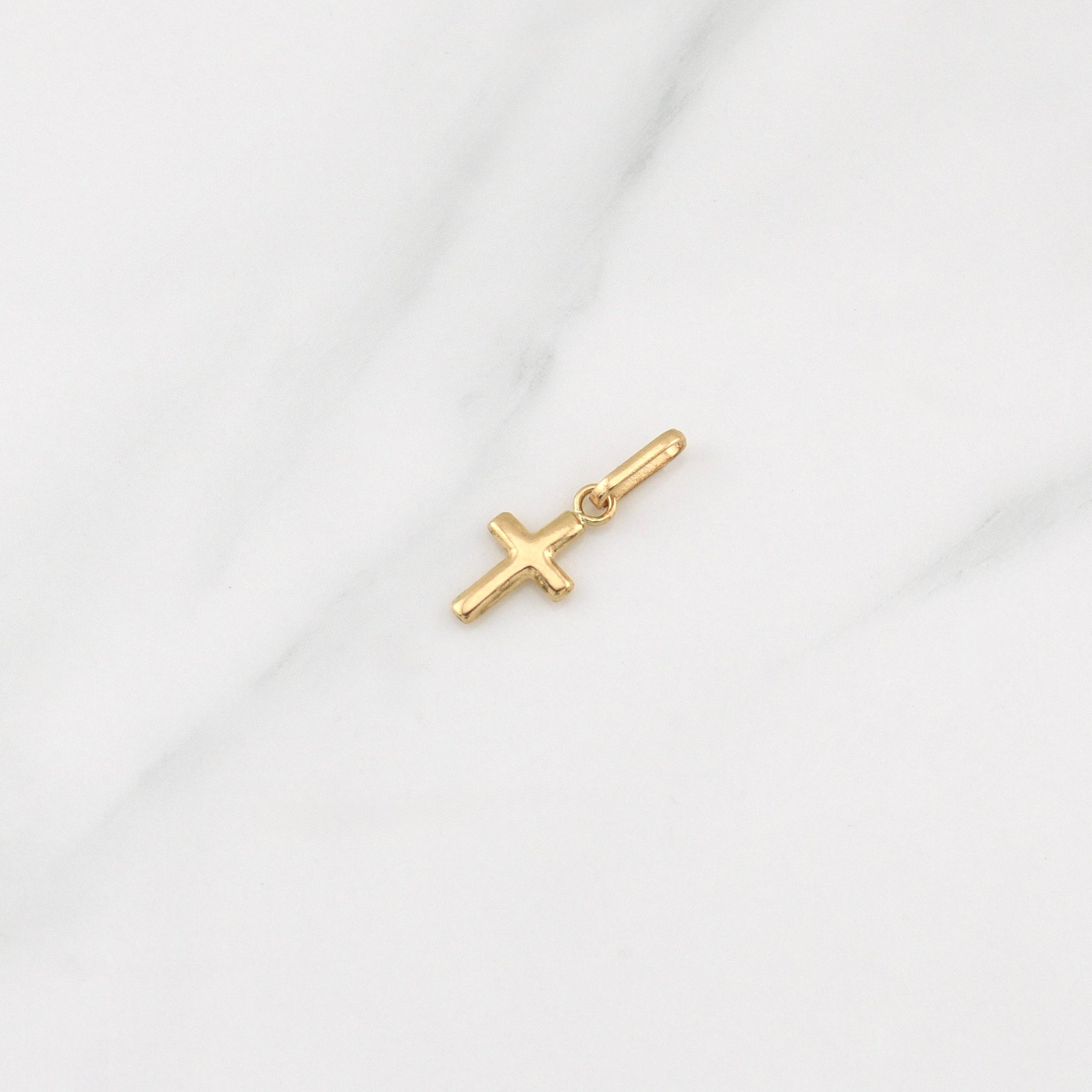 Dije Cruz 0.45gr / 3/4 in / Oro Amarillo 18K !