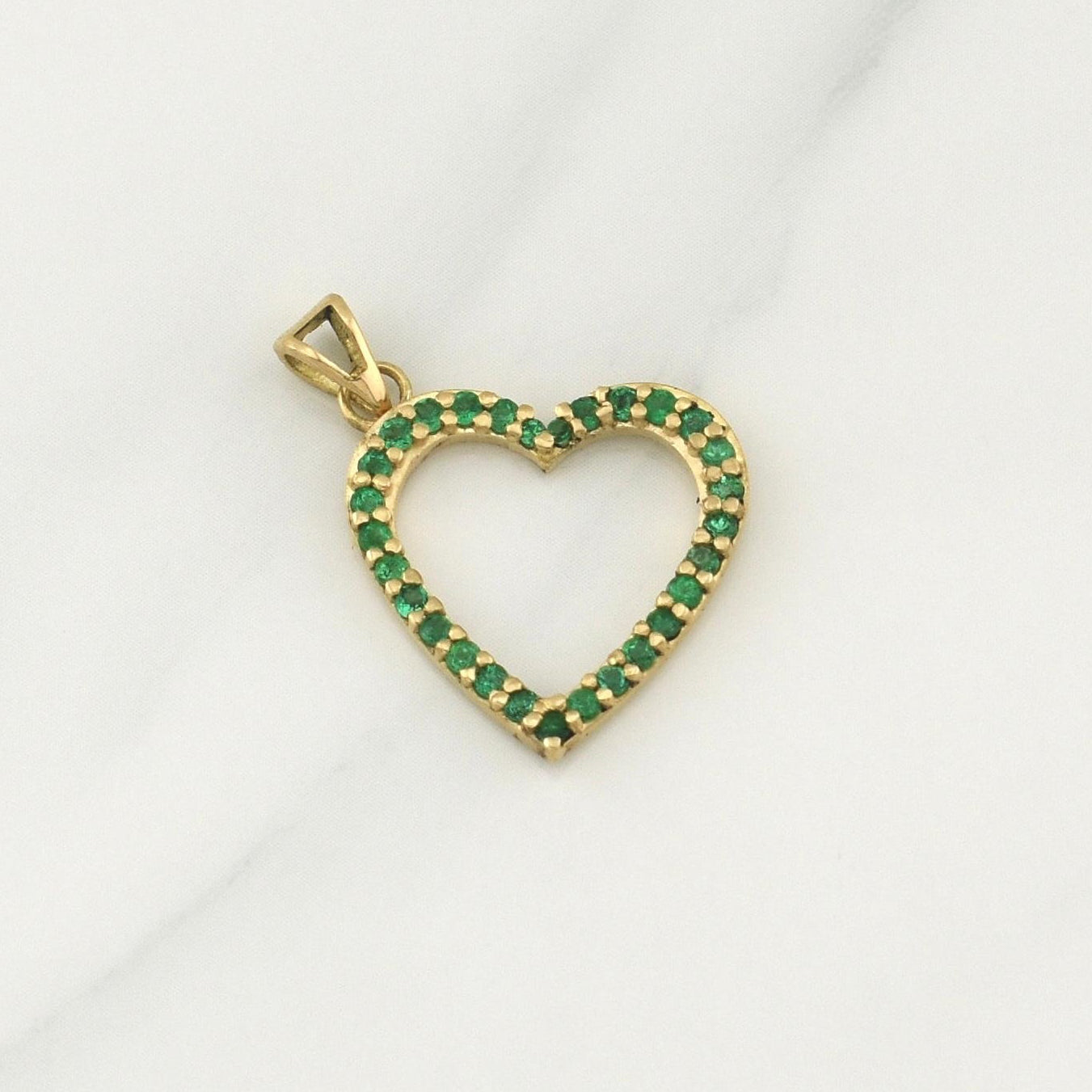 Dije Corazon Esmeraldas 35pts 1.9gr / 1 in / Oro Amarillo 18K !