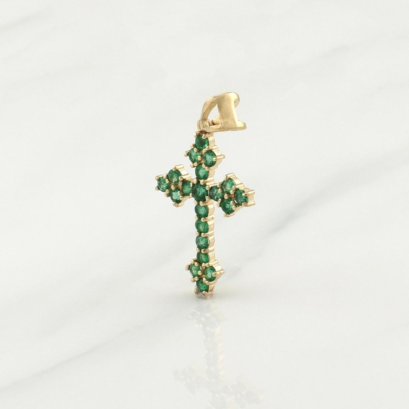 Dije Cruz Esmeraldas 45pts 1.9gr / 1 1/4 in / Oro Amarillo 18K !