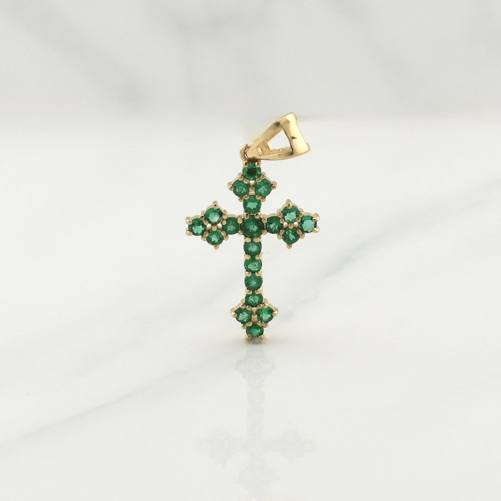 Dije Cruz Esmeraldas 45pts 1.9gr / 1 1/4 in / Oro Amarillo 18K !