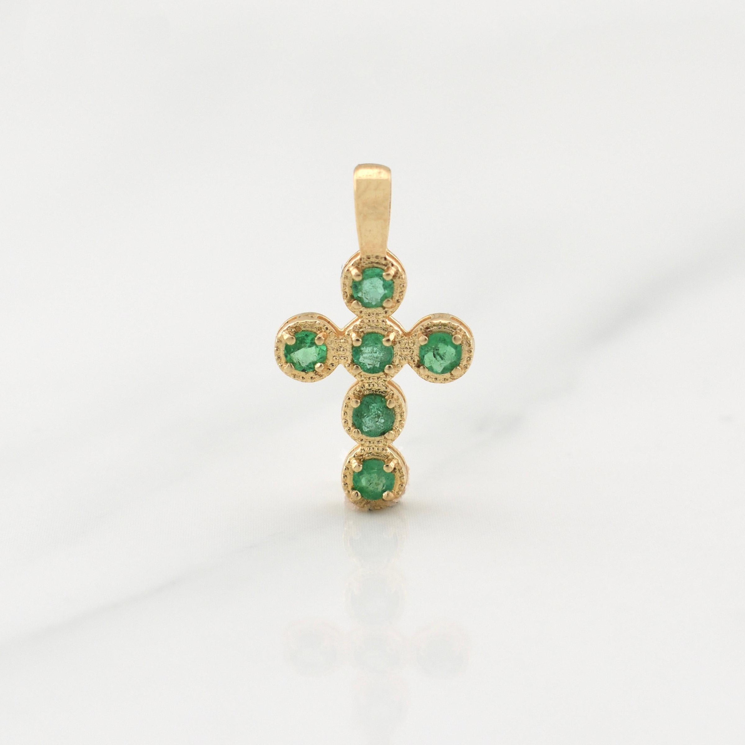 Dije Cruz Esmeraldas 25pts 0.65gr / 3/4 in / Oro Amarillo 18K !