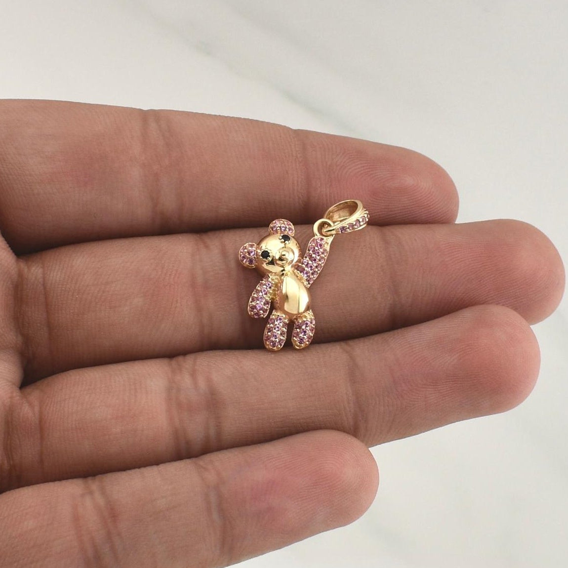 Dije Oso Mano Arriba 2.45gr / 1 in / Oro Amarillo 18K !