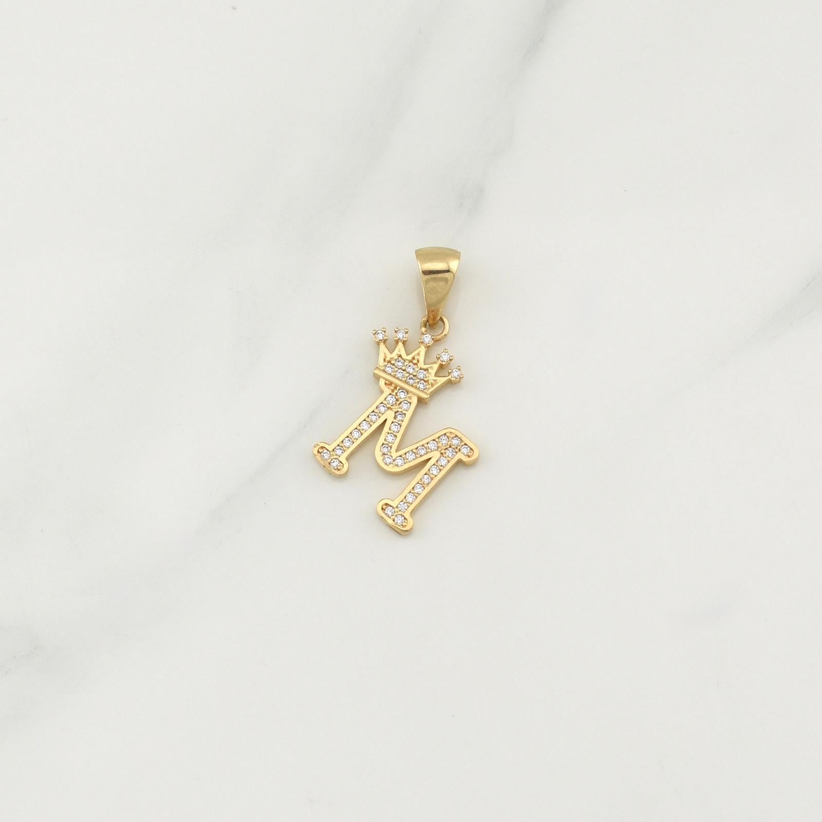 Dije Letra M Corona 2gr / 1 in / Oro Amarillo 18K !