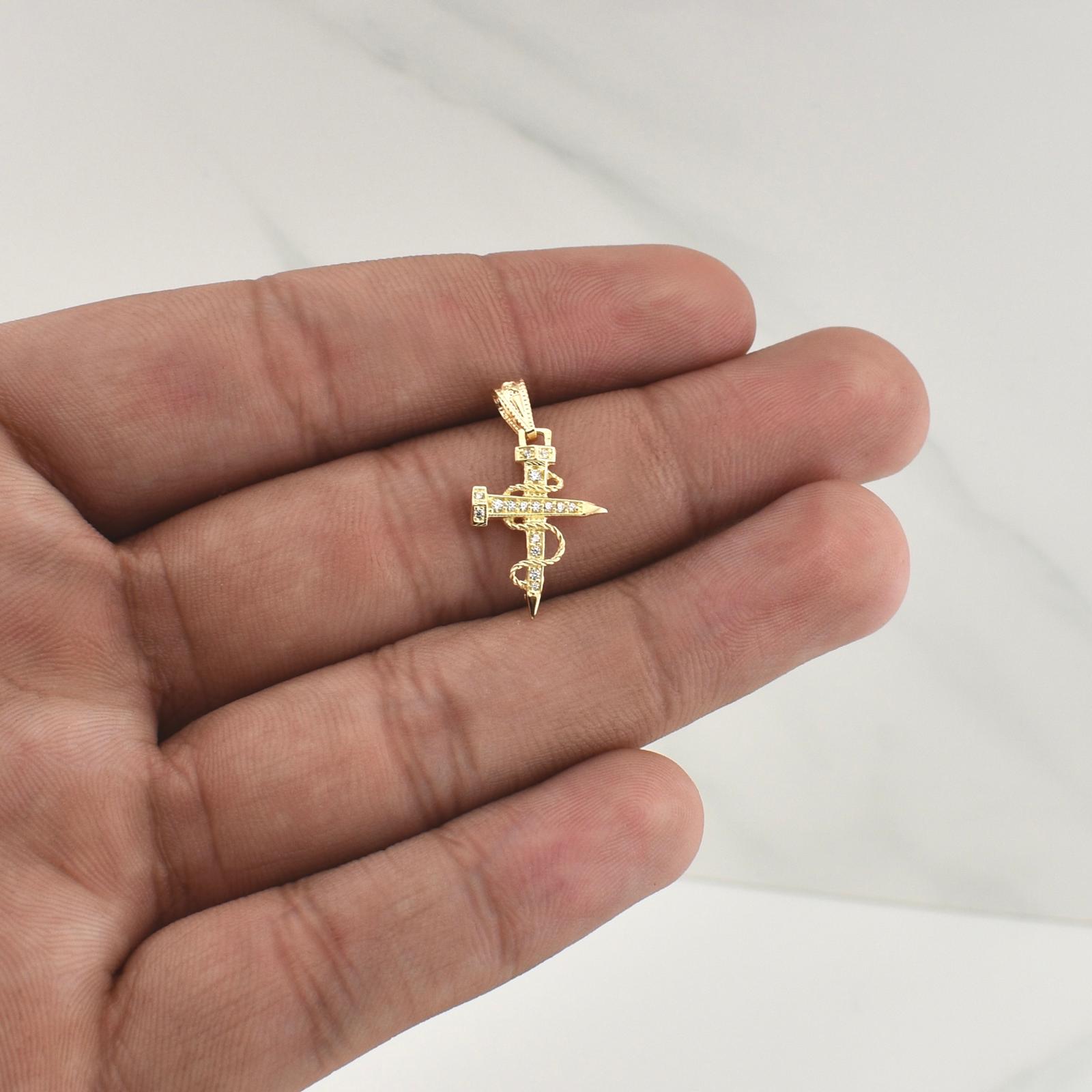 Dije Cruz Clavo 0.95gr / 1 in / Oro Amarillo 18K !