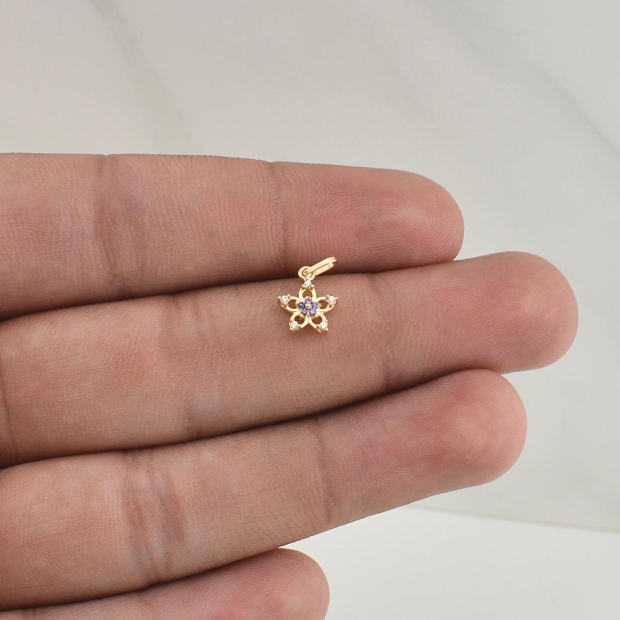 Dije Flor 0.5gr / 1/2 in / Oro Amarillo 18K !