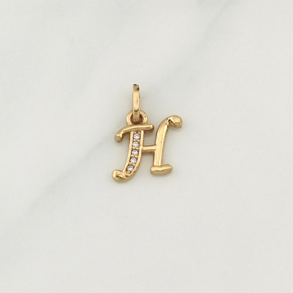 Dije Letra H 0.85gr / 1/2 in / Oro Amarillo 18K !