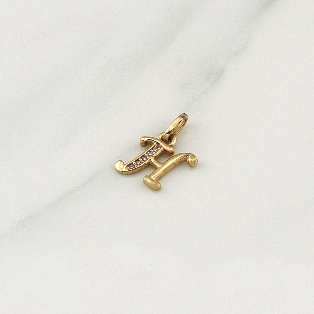Dije Letra H 0.85gr / 1/2 in / Oro Amarillo 18K !
