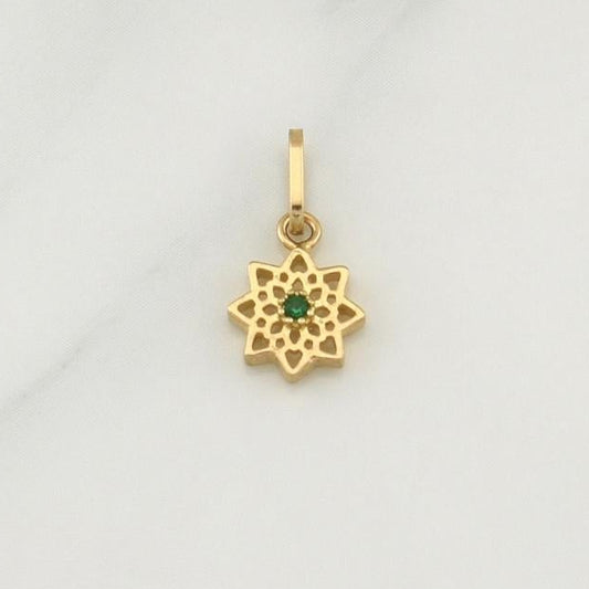 Dije Flor 0.45gr / 1/2 in / Oro Amarillo 18K !