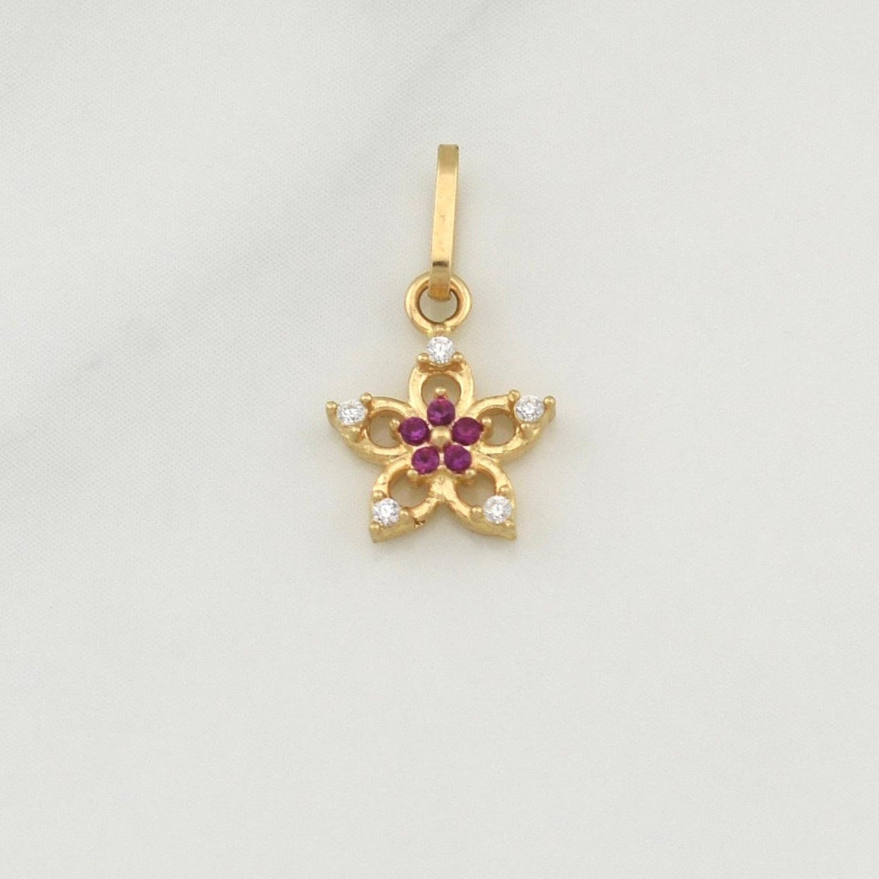 Dije Flor 0.5gr / 1/2 in / Oro Amarillo 18K !