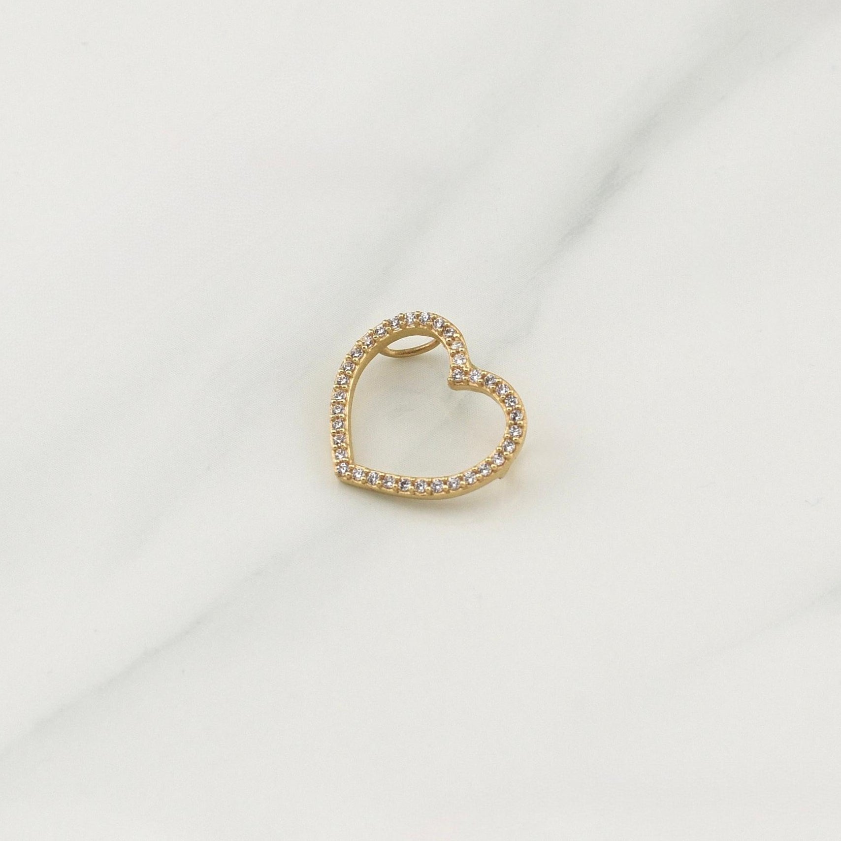 Dije Silueta Corazon 1.05gr / 1/2 in / Oro Amarillo 18K !