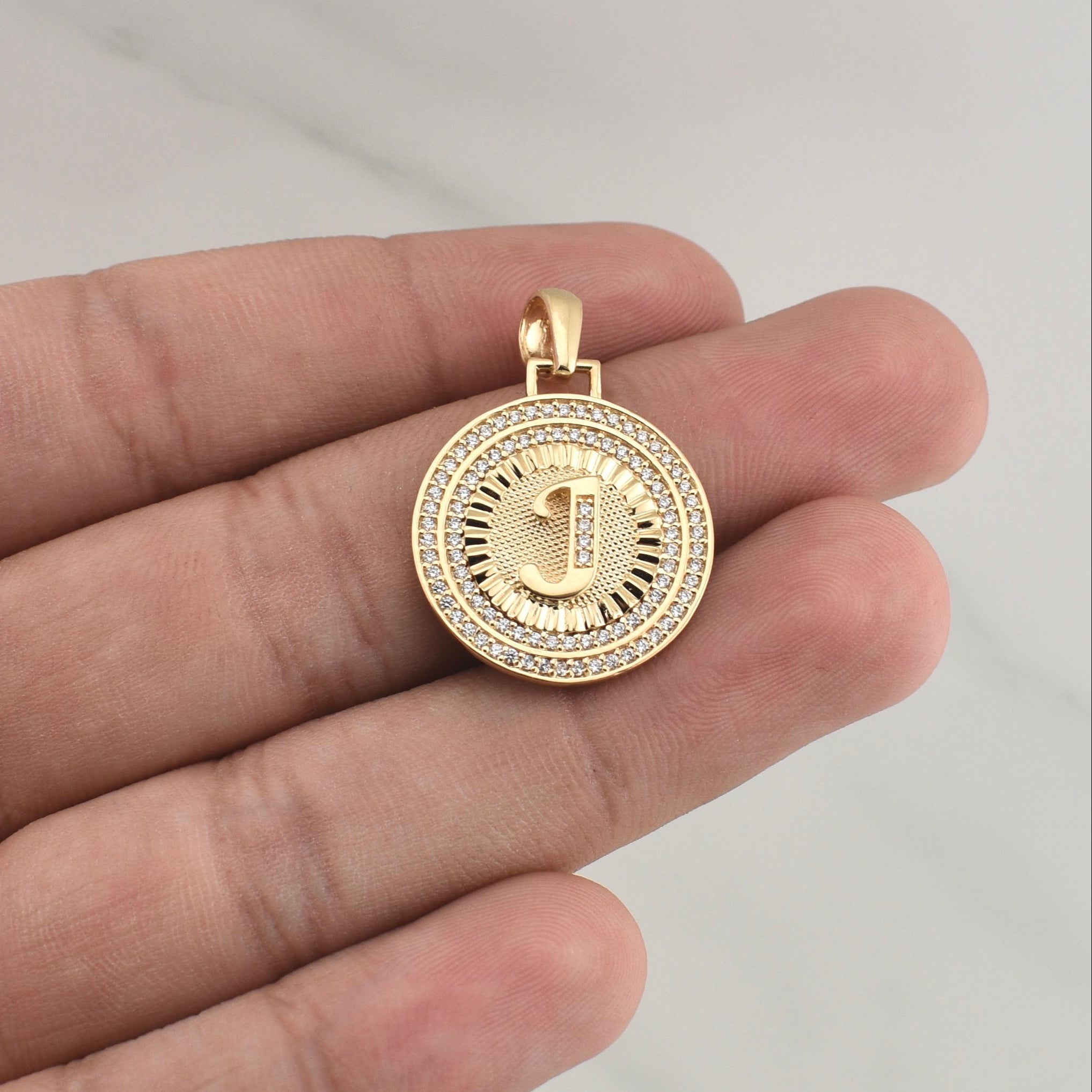 Dije Medalla Letra J 4.3gr / 1 1/4 in / Oro Amarillo 18K !