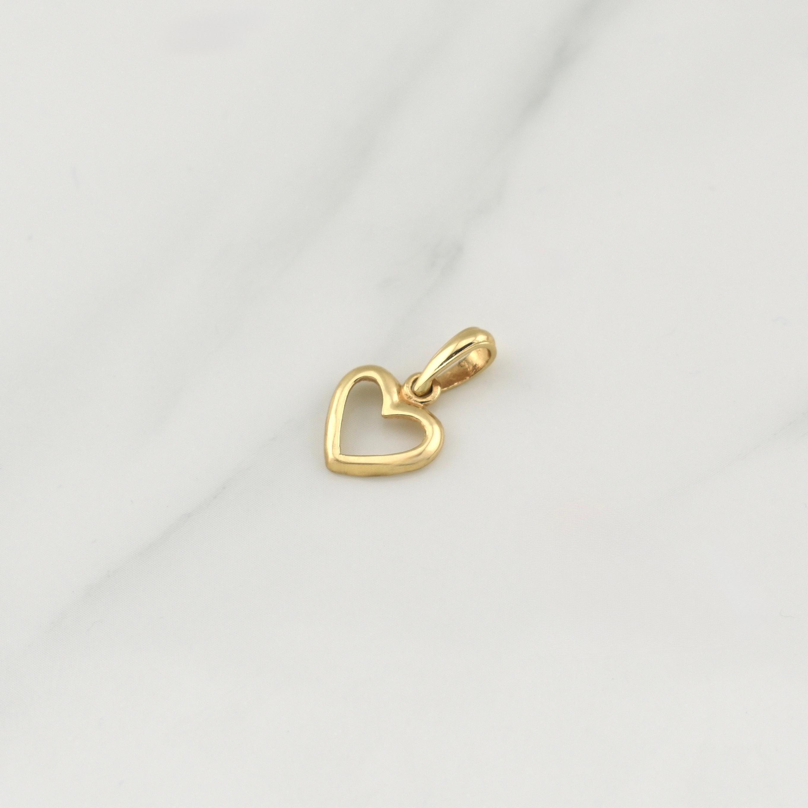 Dije Silueta Corazon 0.7gr / 3/4 in / Oro Amarillo 18K !