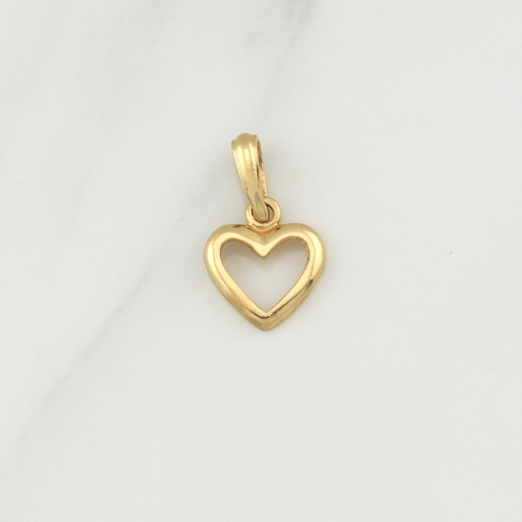 Dije Silueta Corazon 0.7gr / 3/4 in / Oro Amarillo 18K !