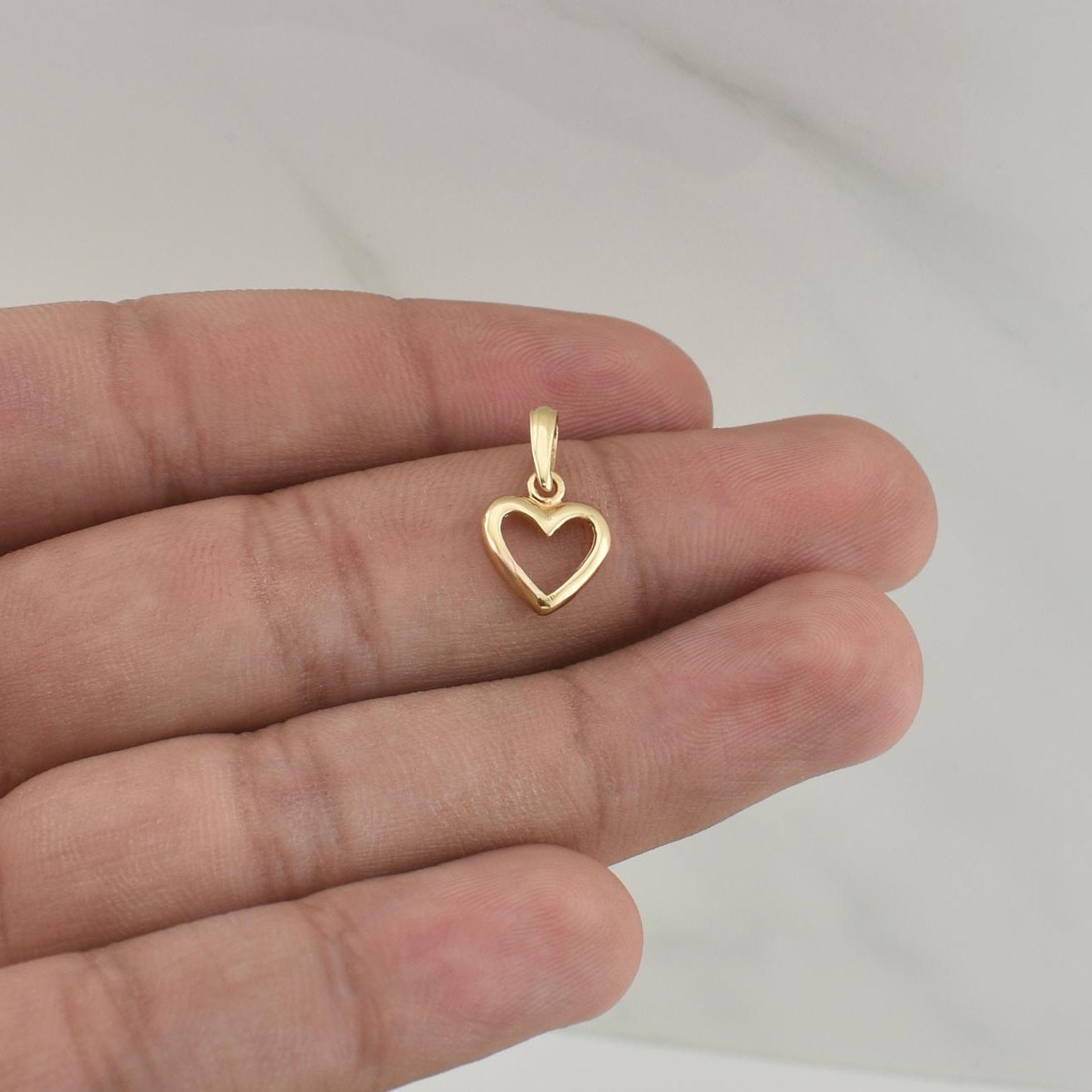 Dije Silueta Corazon 0.7gr / 3/4 in / Oro Amarillo 18K !