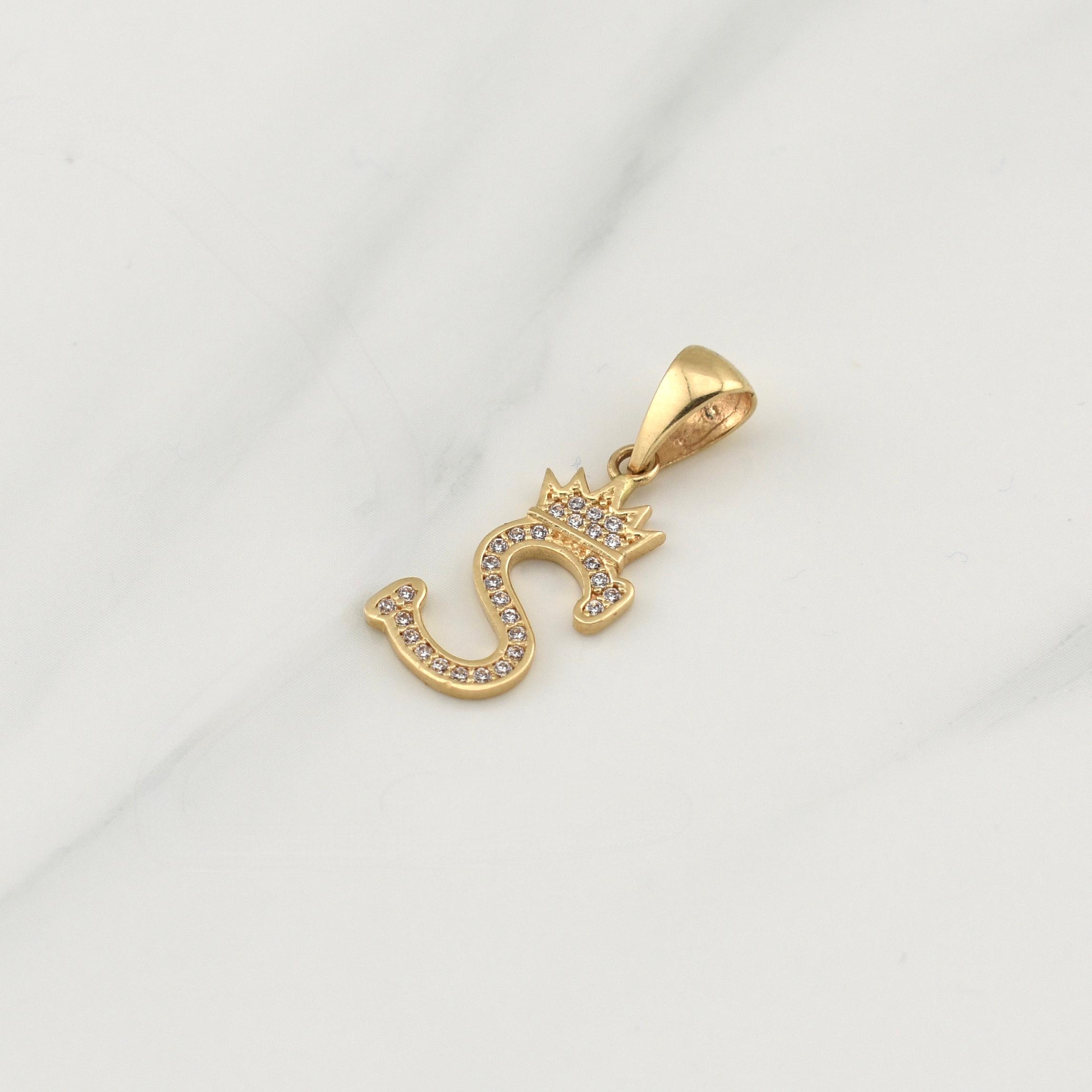 Dije Letra S Corona 1.4gr / 1 in / Oro Amarillo 18K !