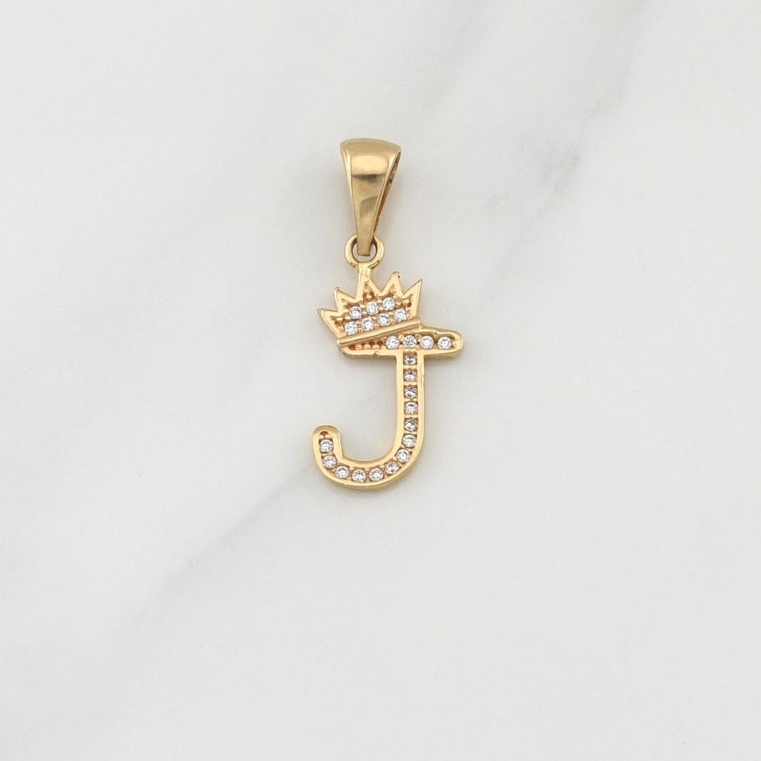 Dije Letra J Corona 1.4gr / 1 in / Oro Amarillo 18K !