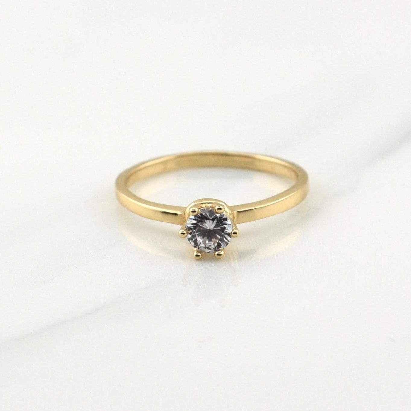 Anillo Solitario 2.2gr / T6 3/4 / Oro Amarillo 18K !