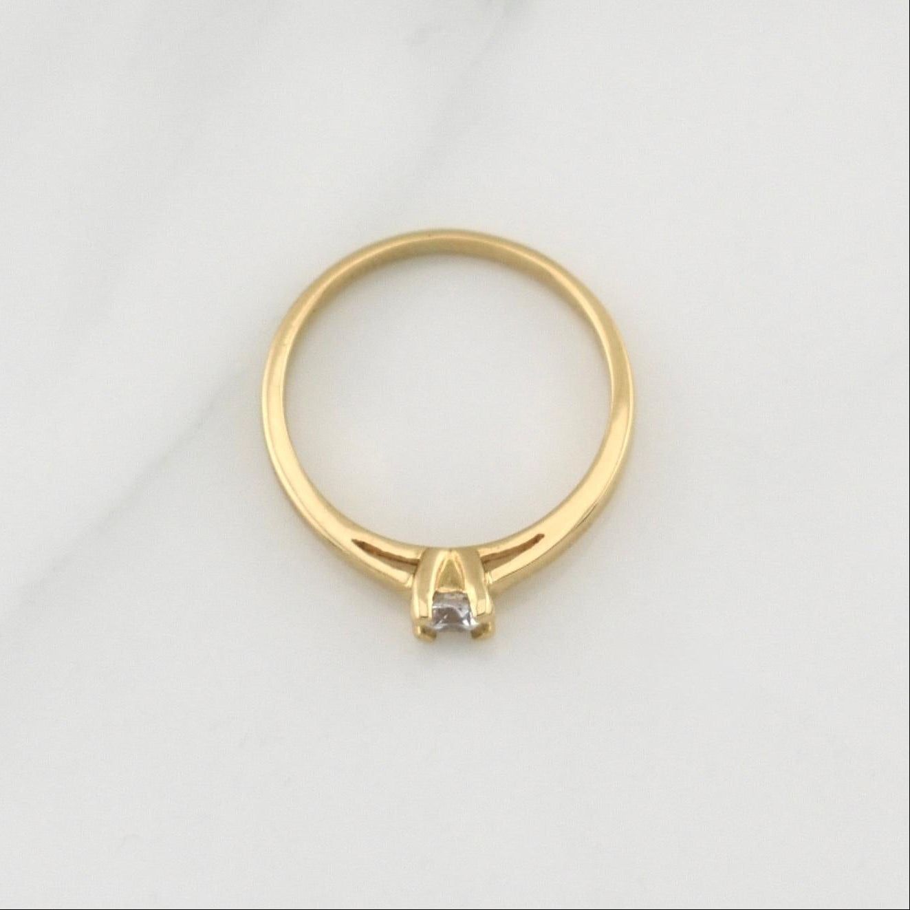 Anillo Solitario 2.6gr / T6 1/4 / Oro Amarillo 18K !