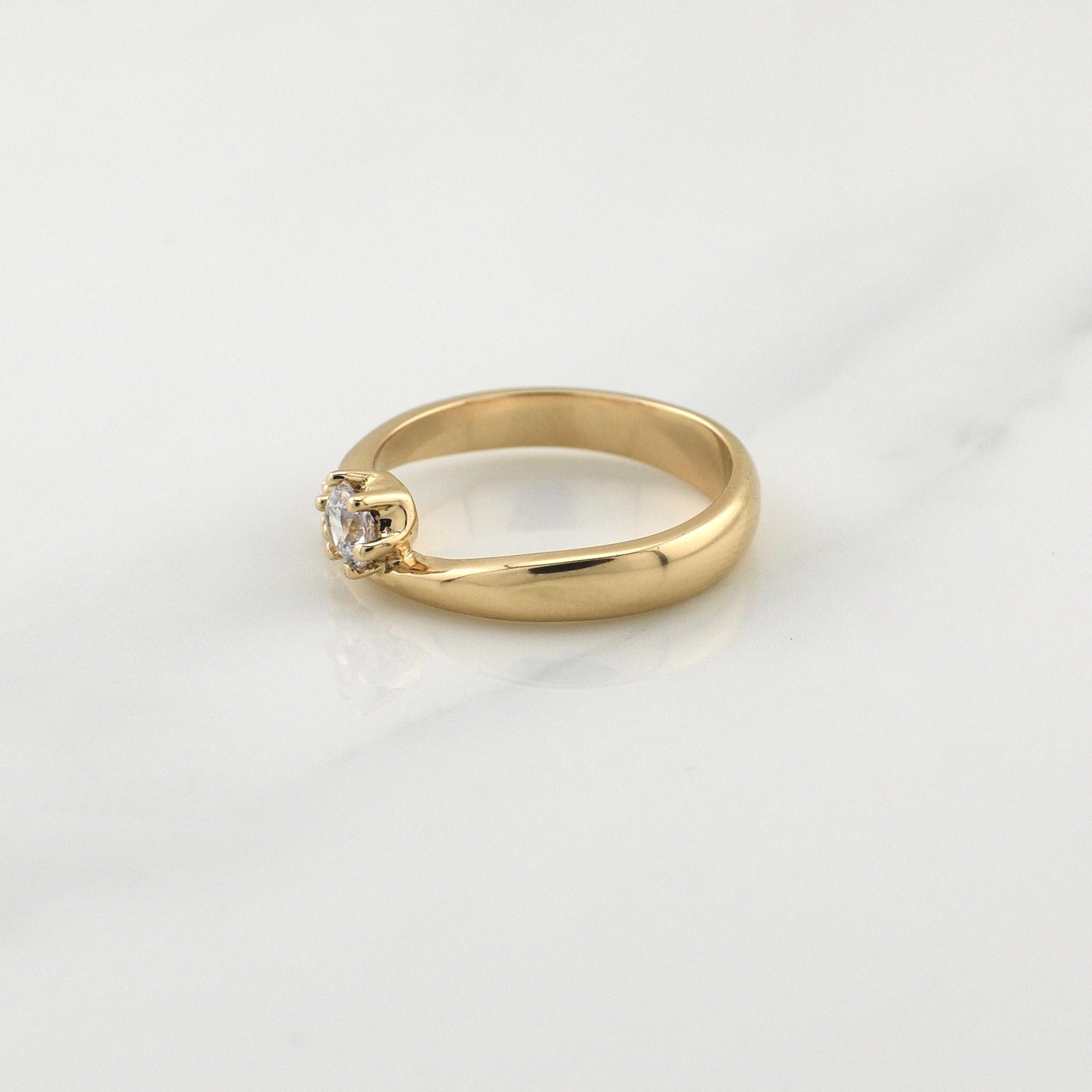 Anillo Abrazo 4.15gr / T6 1/2 / Oro Amarillo 18K !