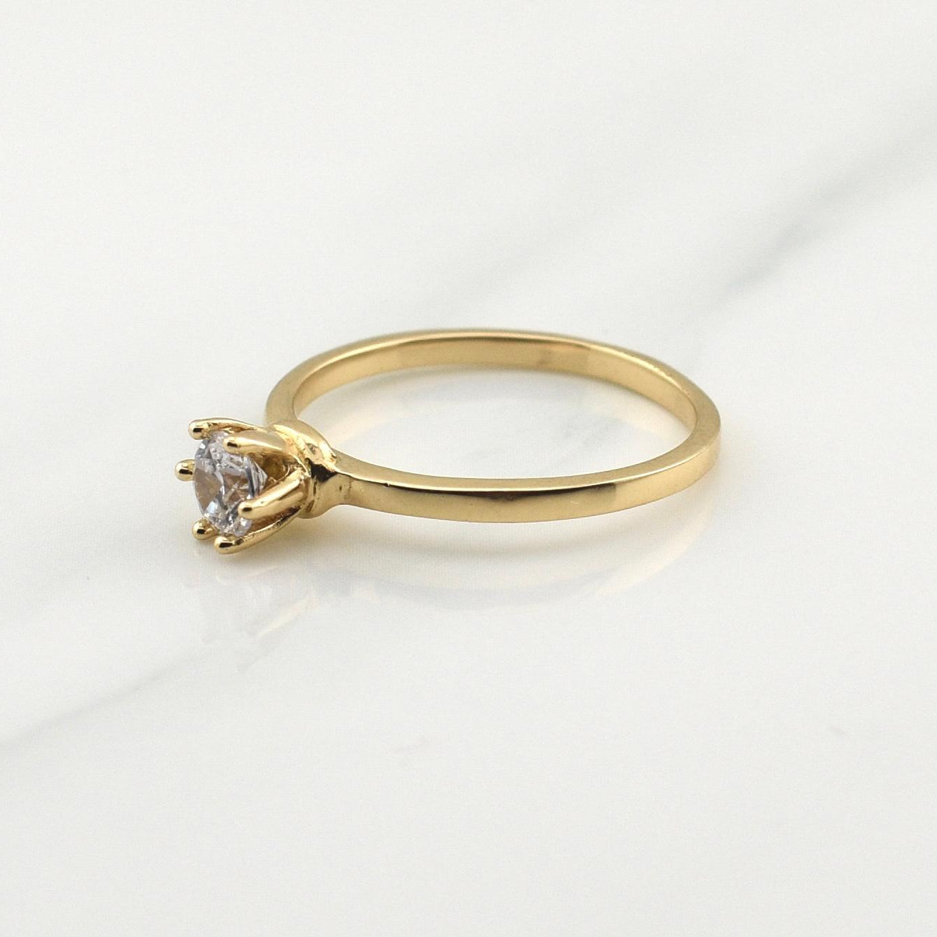 Anillo Solitario 2.2gr / T6 3/4 / Oro Amarillo 18K !