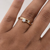 Anillo Abrazo 4.15gr / T6 1/2 / Oro Amarillo 18K !