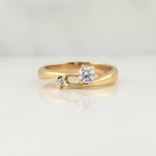 Anillo Abrazo 4.15gr / T6 1/2 / Oro Amarillo 18K !