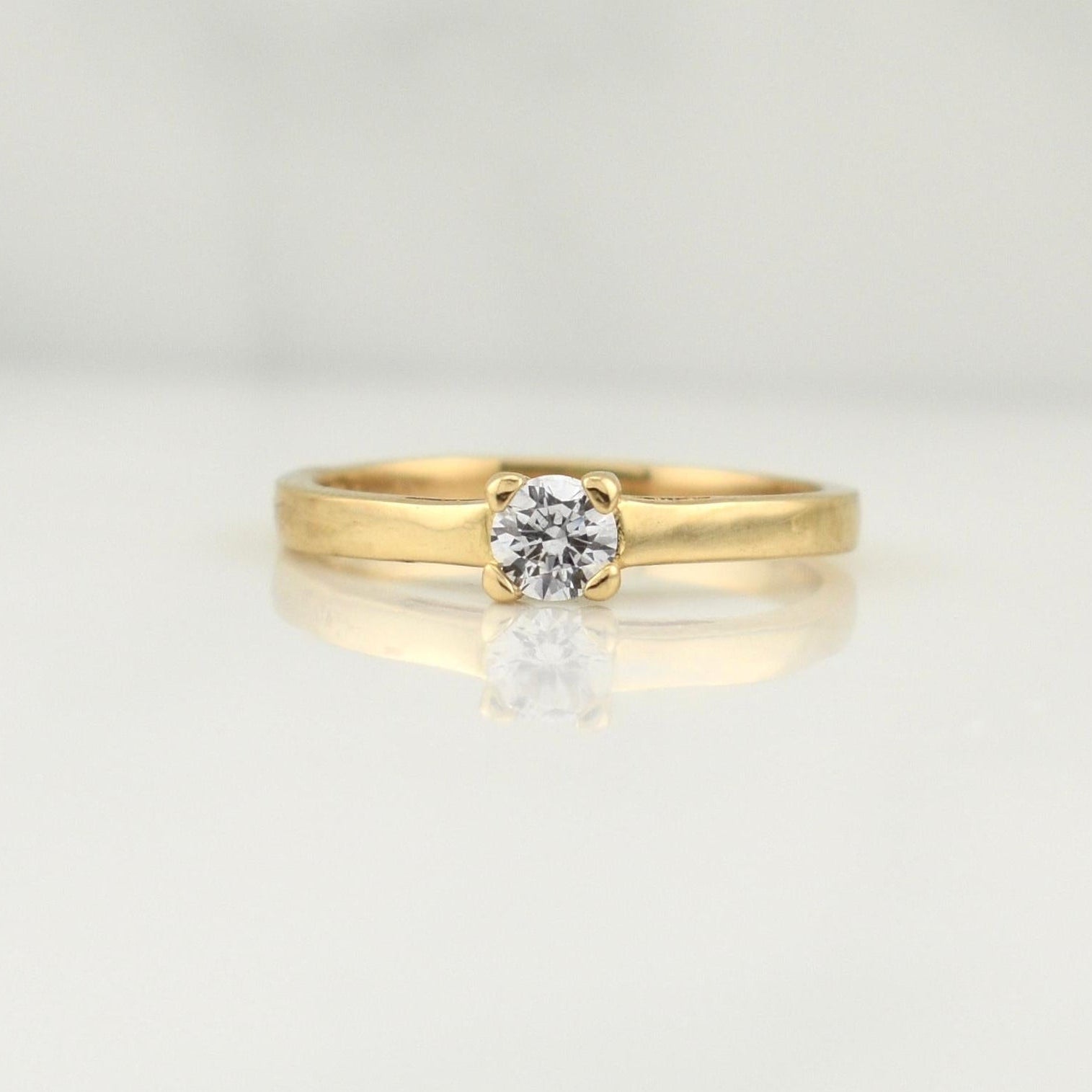 Anillo Solitario 2.6gr / T6 1/4 / Oro Amarillo 18K !