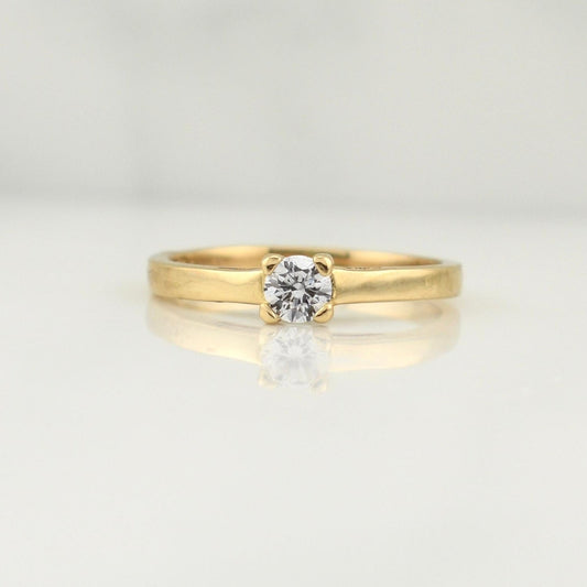 Anillo Solitario 2.6gr / T6 1/4 / Oro Amarillo 18K !