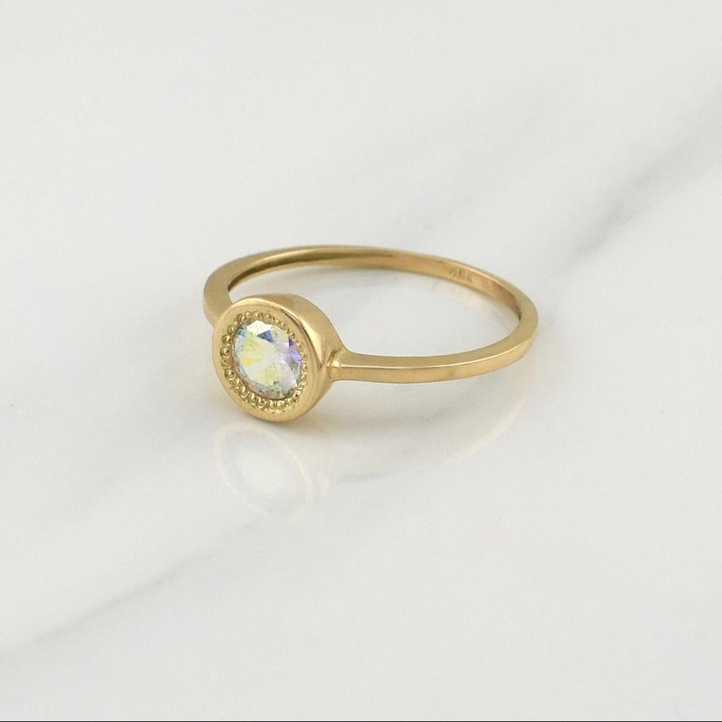 Anillo Solitario Bisel Traslúcido 2.1gr / T8 / Oro Amarillo 18K !
