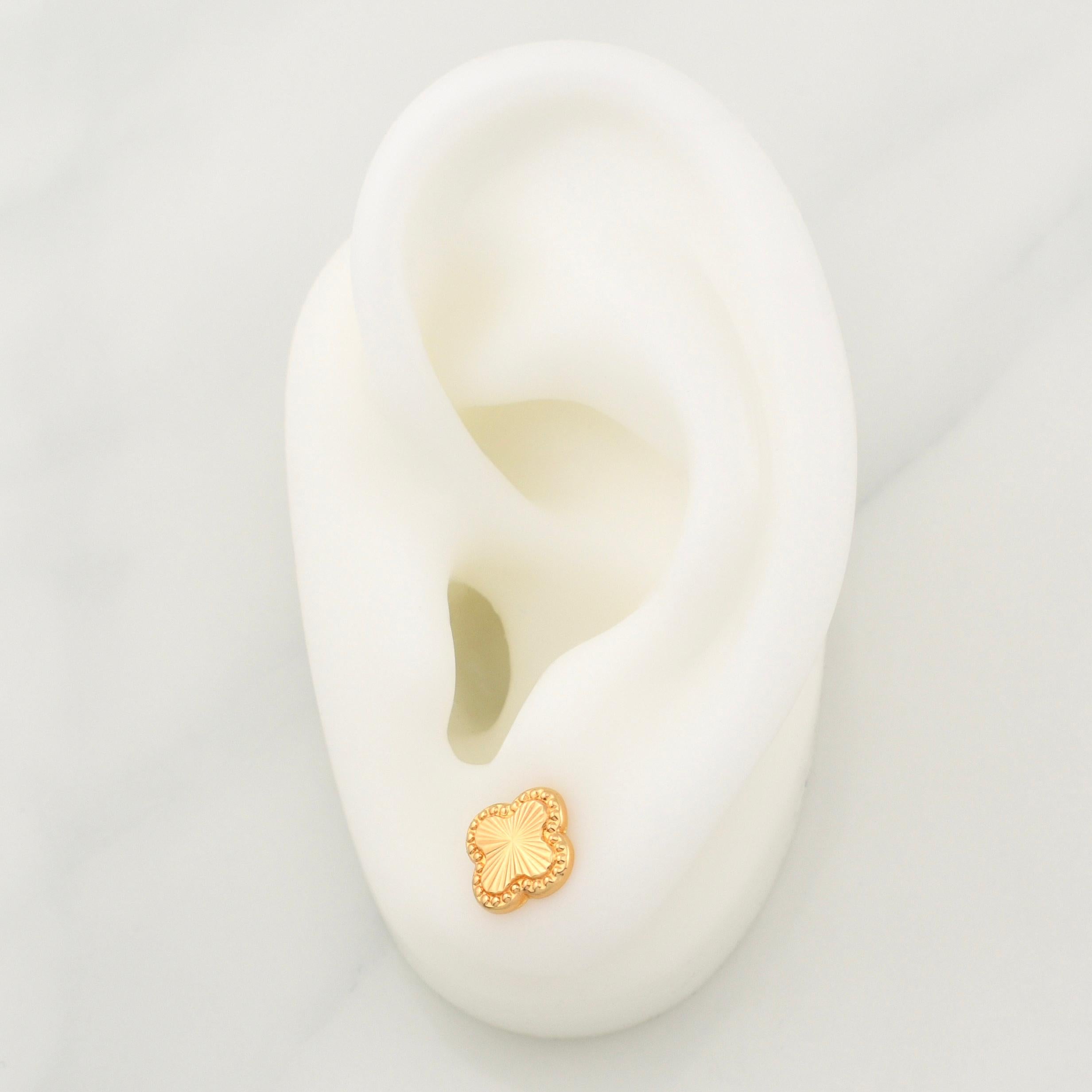 Diamond Cut Clover Stud Earrings 1.15gr / 8.6mm Yellow Gold 18K !