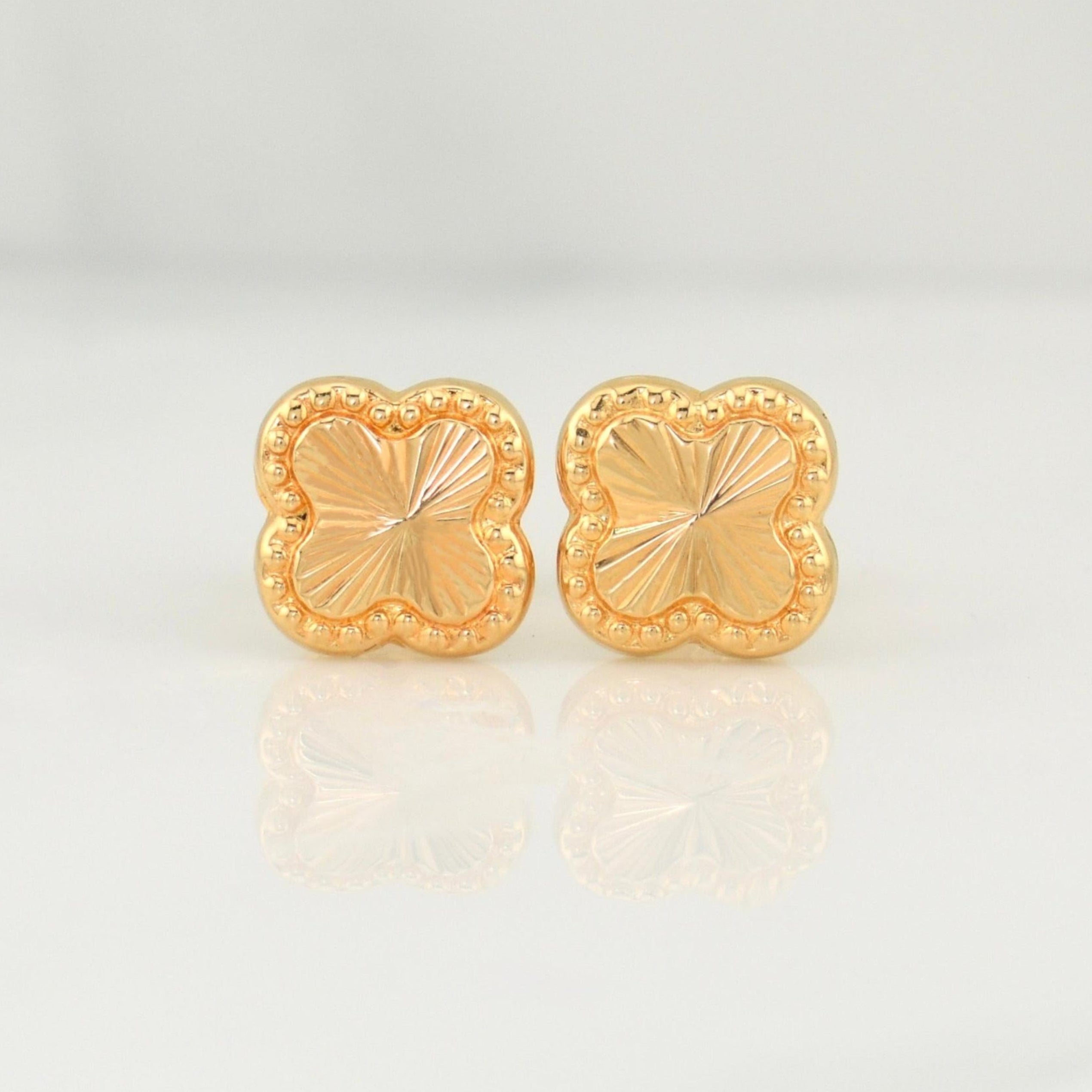 Diamond Cut Clover Stud Earrings 1.15gr / 8.6mm Yellow Gold 18K !