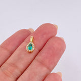 Dije Gota Borde Tupido Esmeraldas 35pts Diamantes 14pts 1.1gr / 1/2 in / Oro Amarillo 18K ©