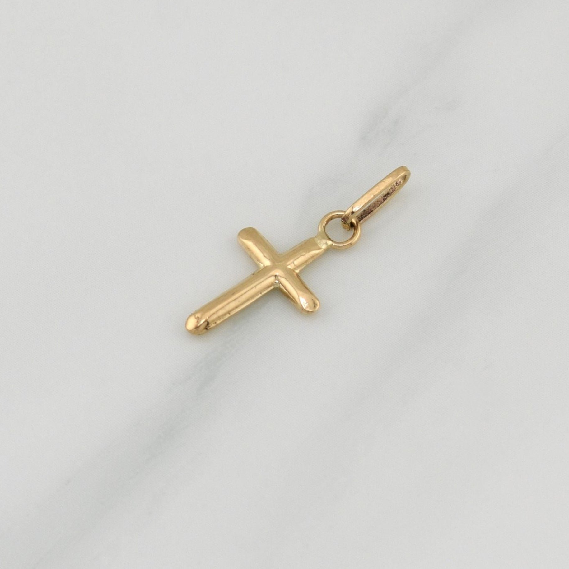 Dije Cruz Puntas Planas 0.4gr / 3/4 in / Oro Amarillo 18K !