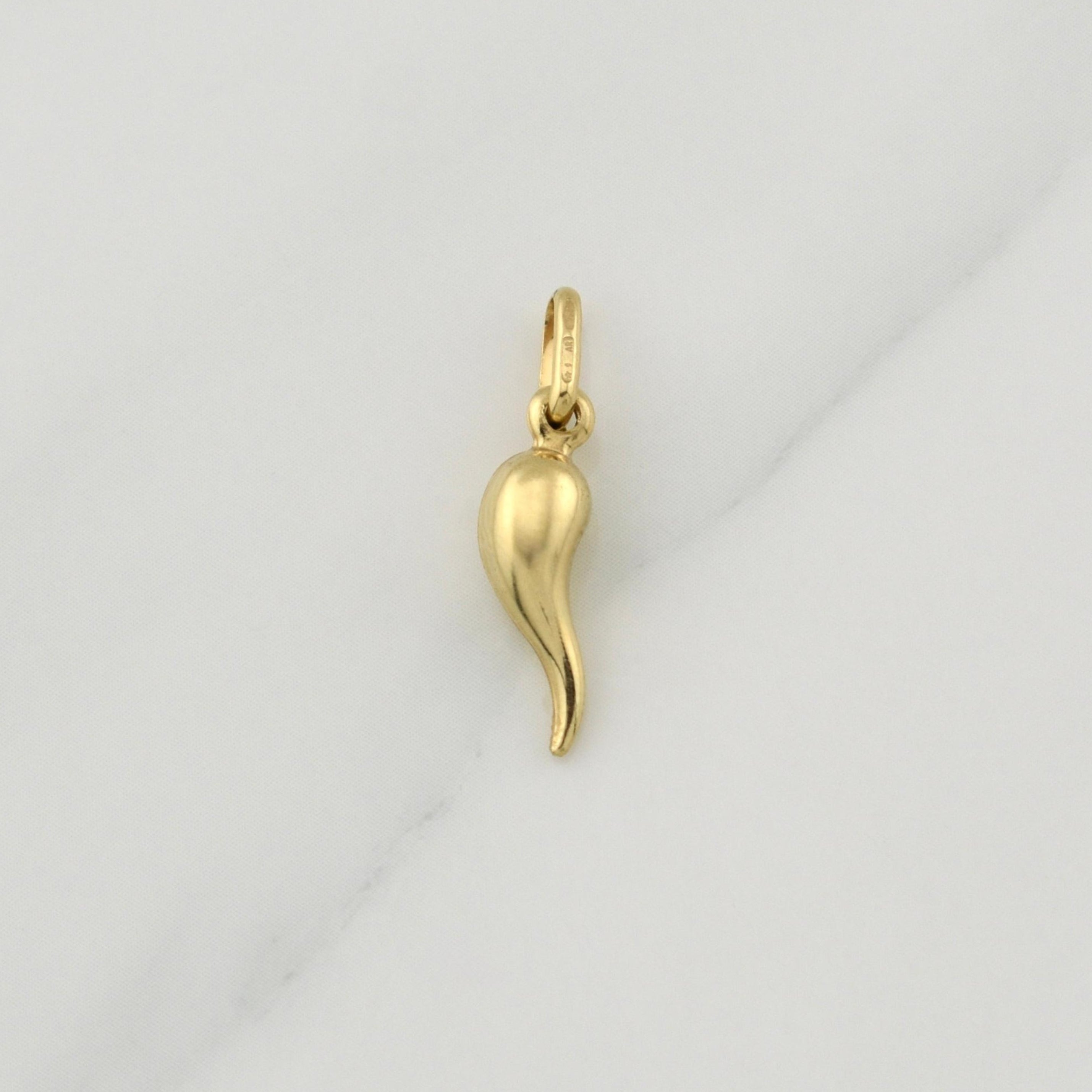 Pendant Aji Jalapeño 0.5 g / 3/4 in 18K Yellow Gold