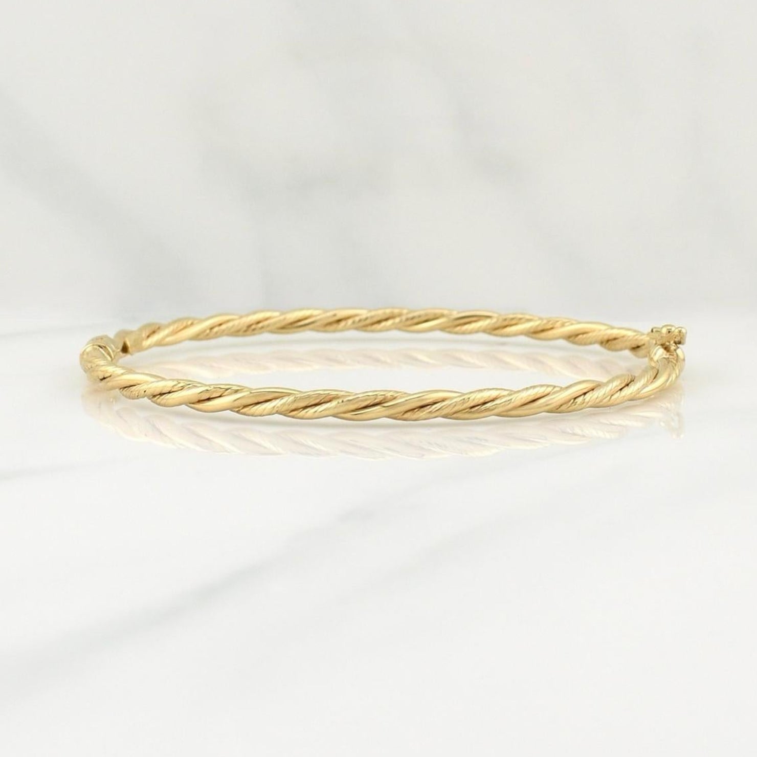 Bracelet Twisted Hoop 4.45 g / 7 3/4 in / 3 mm 18K Yellow Gold