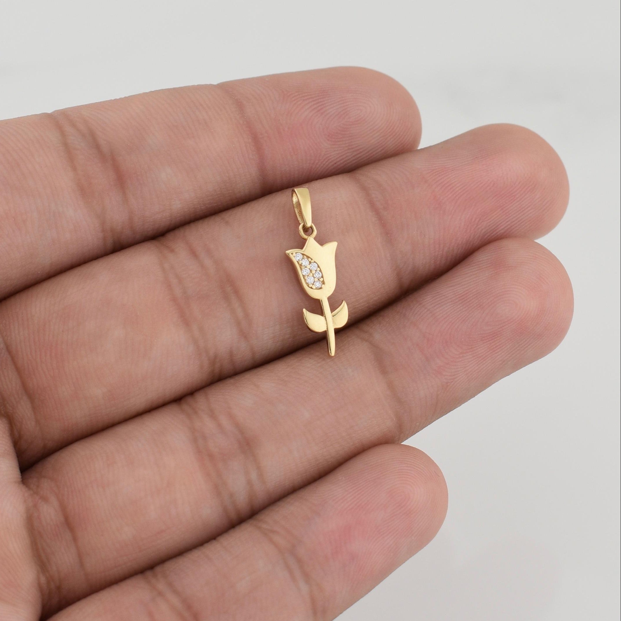 Dije Flor Rosa 0.7 g / 3/4 in Oro Amarillo 18K