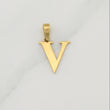 Dije Letra V 1.15 g / 3/4 in Oro Amarillo 18K