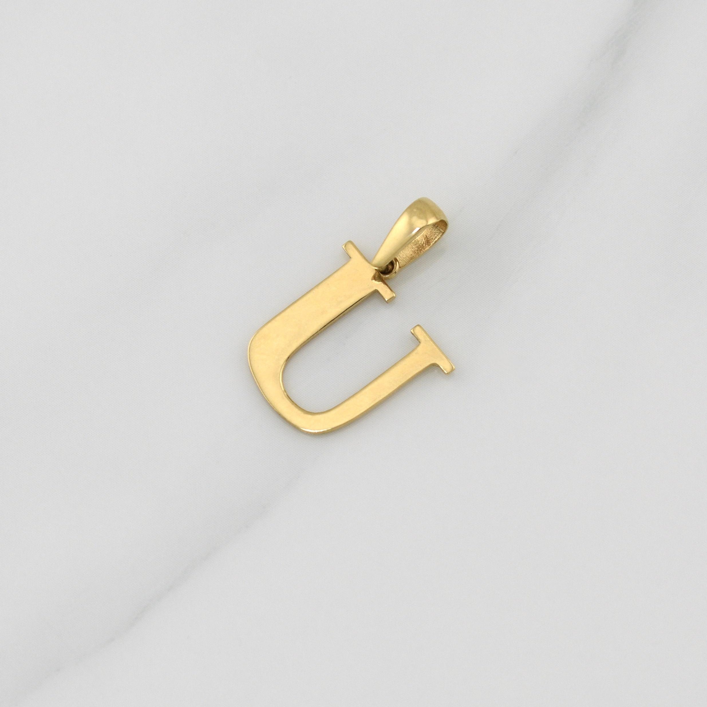 Dije Letra U 1.35 g / 3/4 in Oro Amarillo 18K