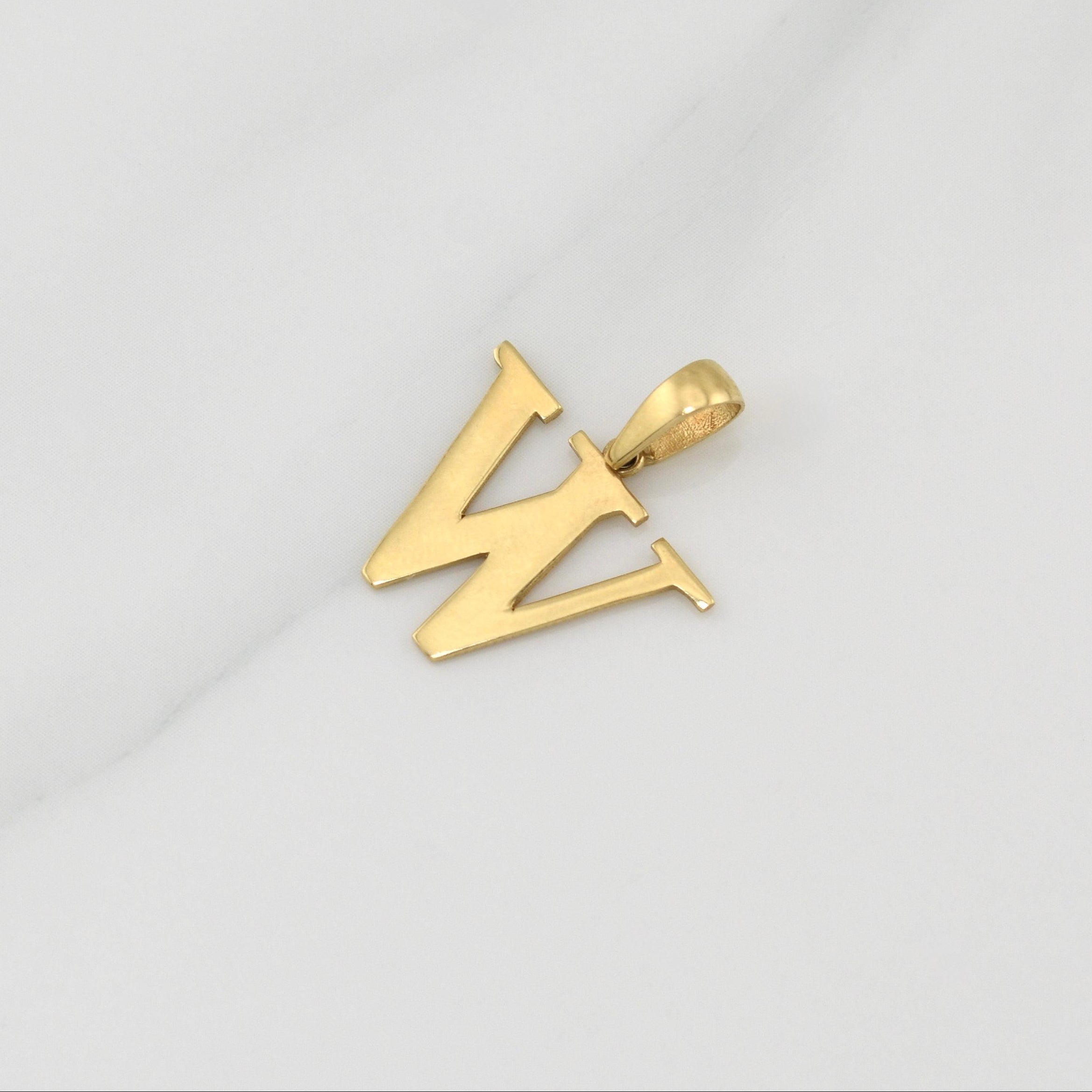 Dije Letra W 1.45 g / 3/4 in Oro Amarillo 18K