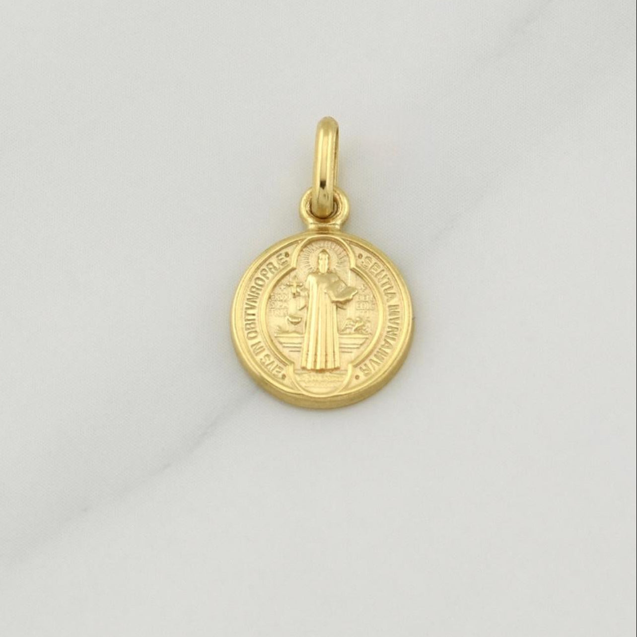 Dije San Benito 0.85 g / 3/4 in Oro Amarillo 18K