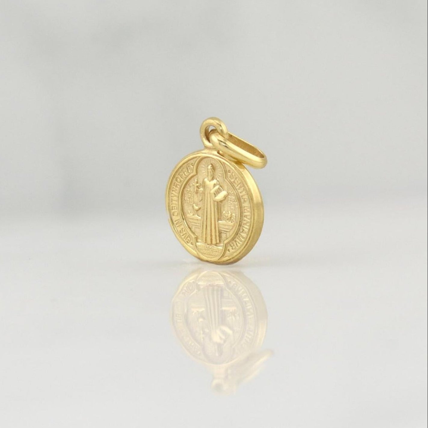 Dije San Benito 0.85 g / 3/4 in Oro Amarillo 18K