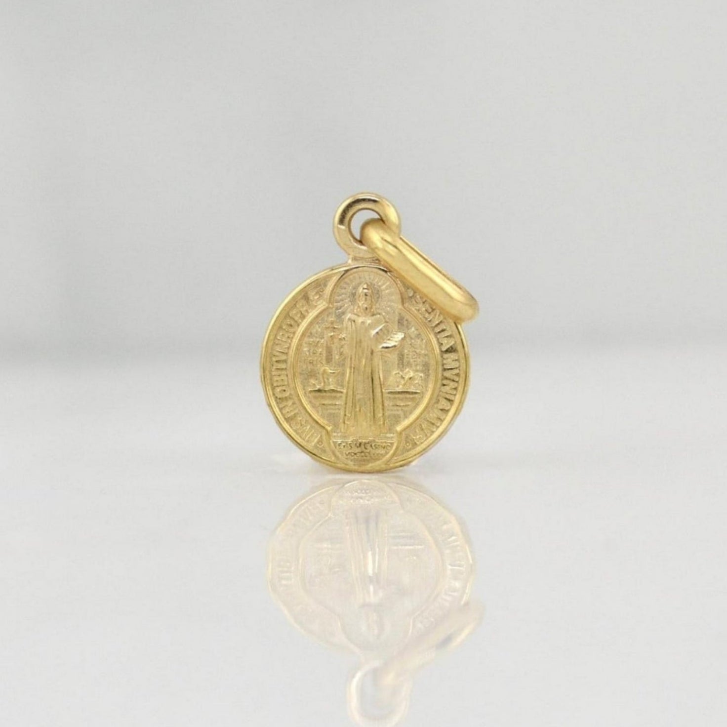 Dije San Benito 0.85 g / 3/4 in Oro Amarillo 18K