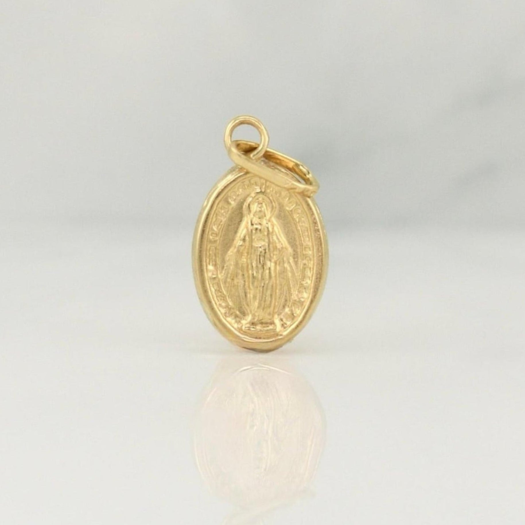 Dije Virgen Milagrosa 0.4 g / 3/4 in Oro Amarillo 18K